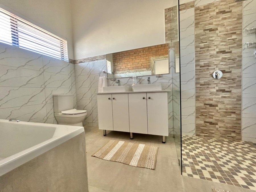 4 Bedroom Property for Sale in Noorsekloof Eastern Cape